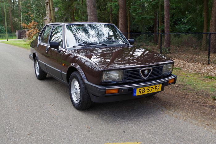 Alfa Romeo - Alfetta 