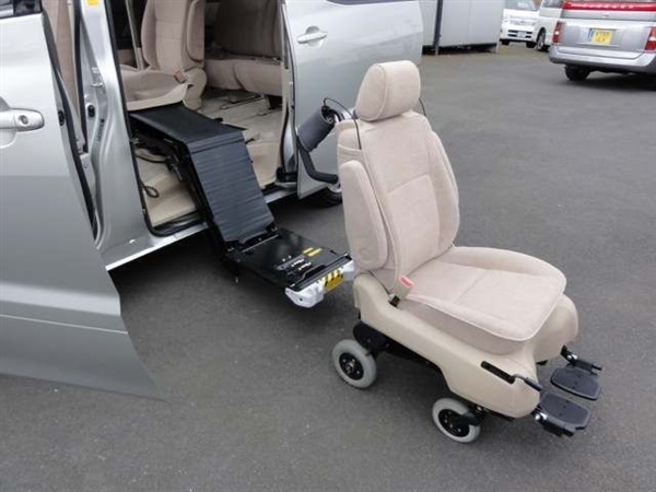 Toyota Alphard WHEELCHAIR DISABLED ACCESS WITH WHEELS Auto
