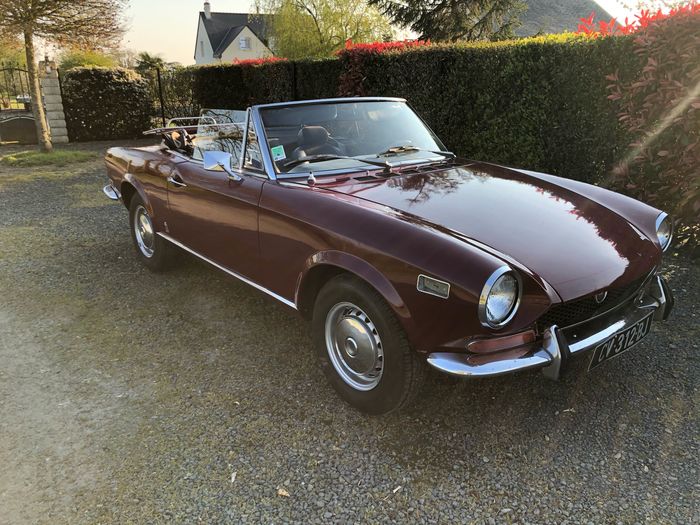 Fiat - 124 Spider 