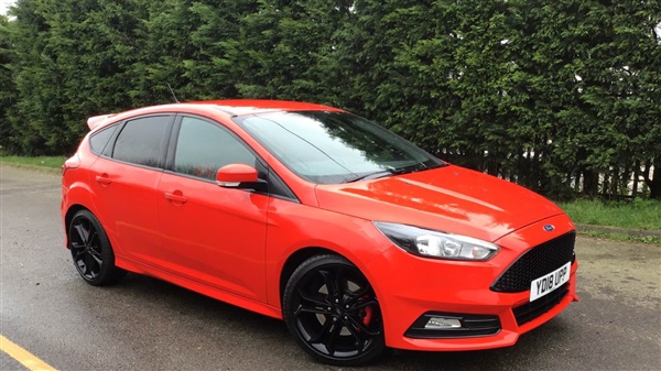 Ford Focus 2.0T EcoBoost ST-2 Navigation 5dr