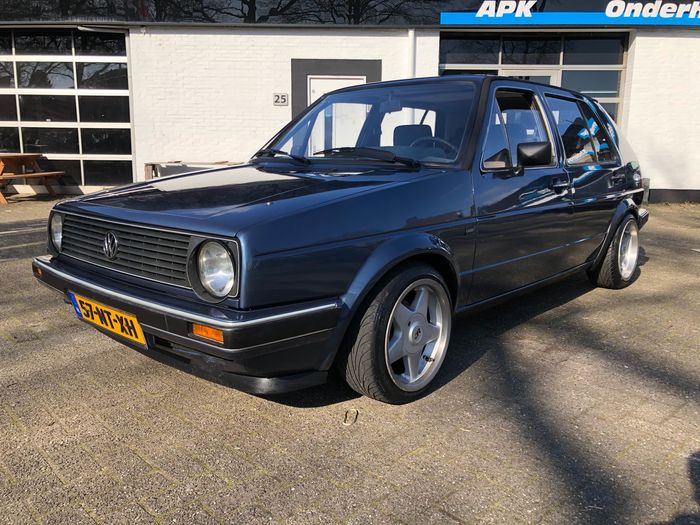 Volkswagen - Golf 1.8 CARAT - 