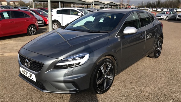 Volvo V40 T] R DESIGN Nav Plus