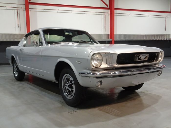 Ford - Mustang Fastback 200CI I6 - NO RESERVE - 