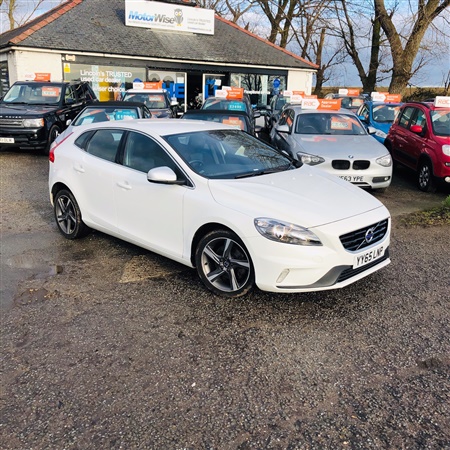 Volvo V40 D R DESIGN 5dr WHITE BLUETOOTH LEATHER CRUISE