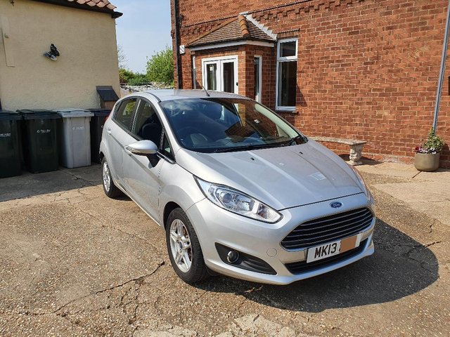 FORD FIESTA ZETEC AUTO  VERY LOW  MILES