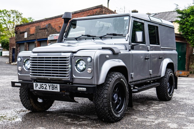  LAND ROVER DEFENDER 110 TD XS UTILITY WAGON