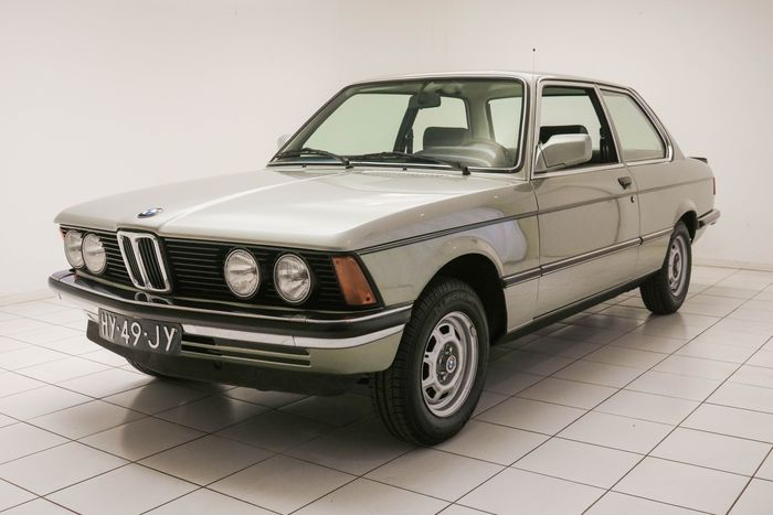 BMW - 318 i E