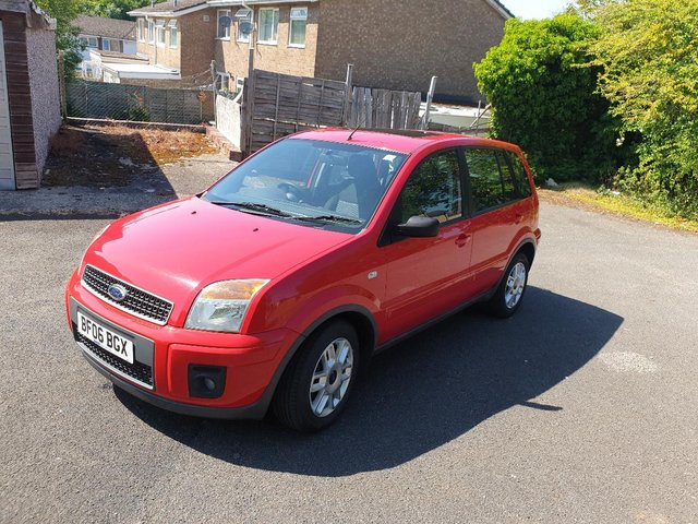 Ford Fusion Zetec in Red 1.4L 