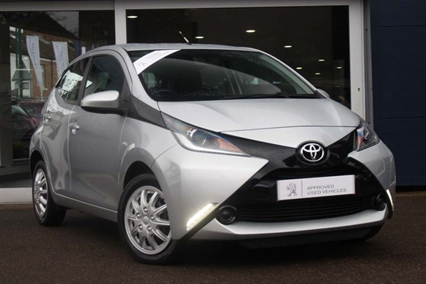 Toyota Aygo 1.0 VVT-i x-play 5dr EU5 Manual