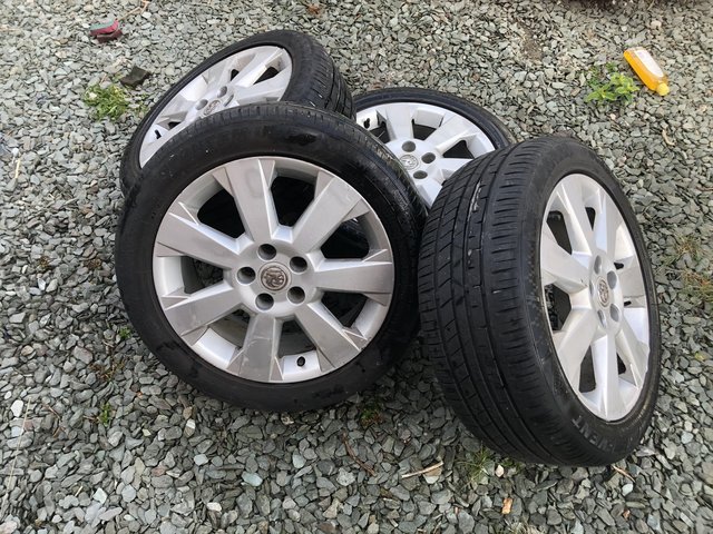 Alloy wheels with almost new tyres