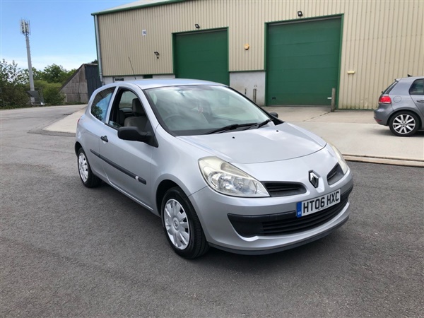 Renault Clio Expression 16v Automatic 1.6