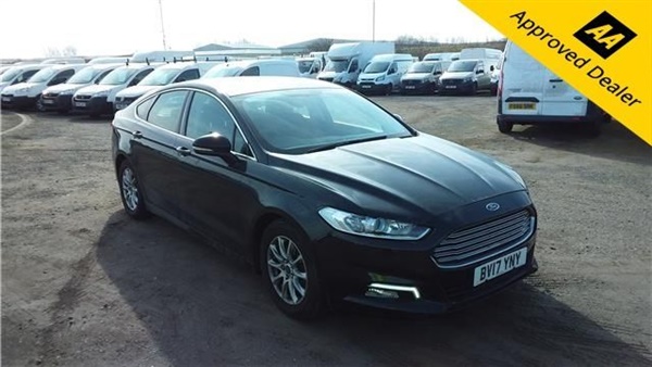Ford Mondeo 2.0 ZETEC ECONETIC TDCI 5d 148 BHP IN BLACK WITH