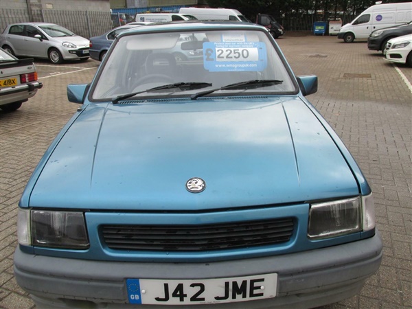 Vauxhall Nova 1.4i Luxe +