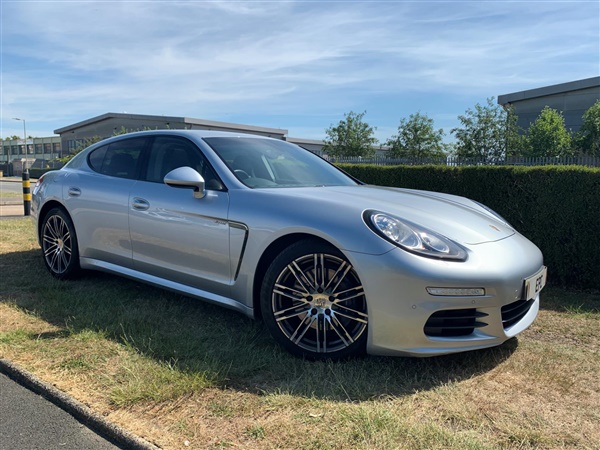 Porsche Panamera ] V6 Diesel 4dr Tiptronic S