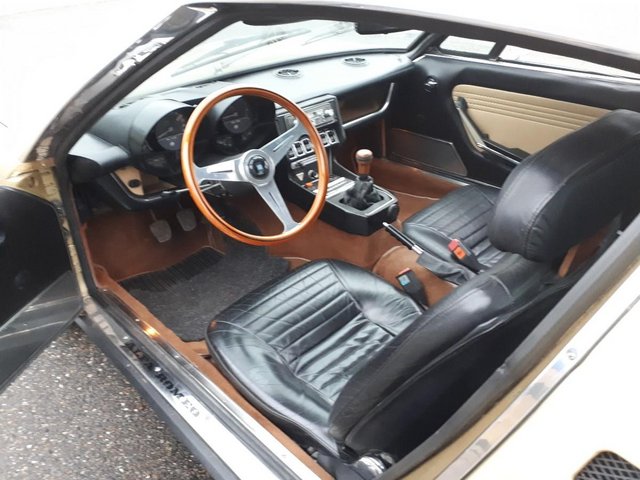 Alfa Romeo Montreal 8 cylinder gold () black leather int
