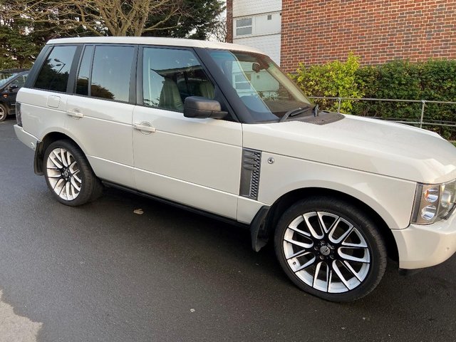 Range Rover Vogue 4.4Petrol/LPG plus 5 extra wheels and ty