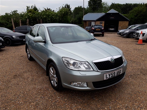 Skoda Octavia 1.6 TDI CR Elegance 5dr