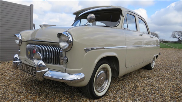 Ford Consul 4 DOOR SALOON SHOW WINNER