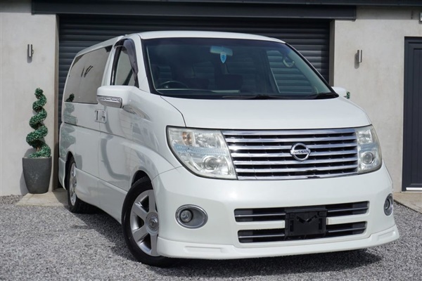 Nissan Elgrand 2.5 AUTO HIGHWAY STAR