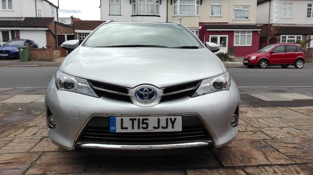 Toyota Auris 1.8 Hybrid Icon+, touring sports, (leather).