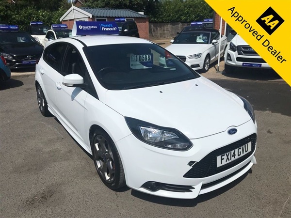 Ford Focus 2.0 ST-2 5 DOOR 247 BHP IN BRIGHT WHITE WITH