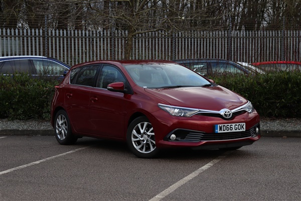 Toyota Auris 1.2T Icon TSS 5dr CVT Auto