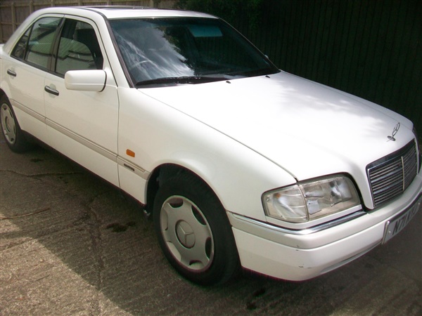 Mercedes-Benz C Class C180 ELEGANCE AUTOMATIC SALOON