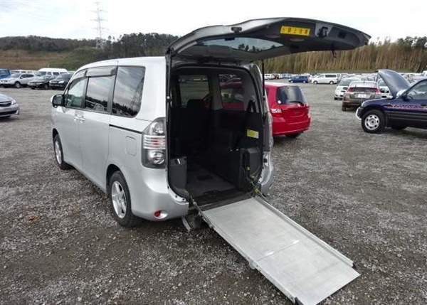 Toyota Voxy Mobility access ramp. 4WD. Petrol Auto