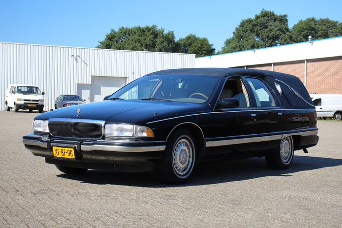 Buick - ROADMASTER ESTATE- 