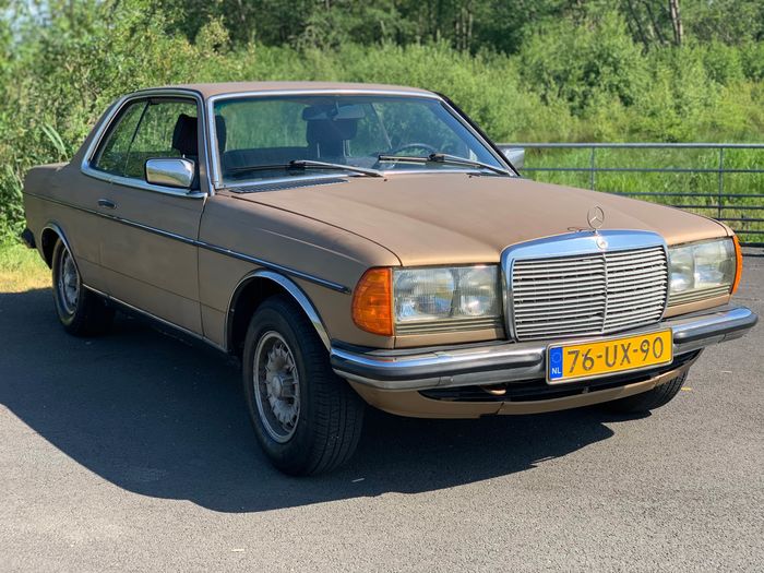 Mercedes-Benz - 230C W123 Coupe - 