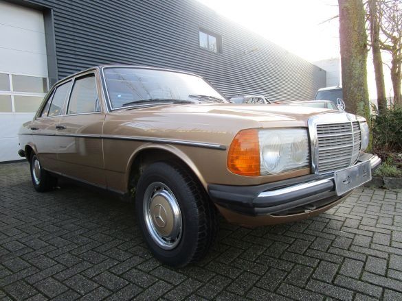 Mercedes-Benz -230e w