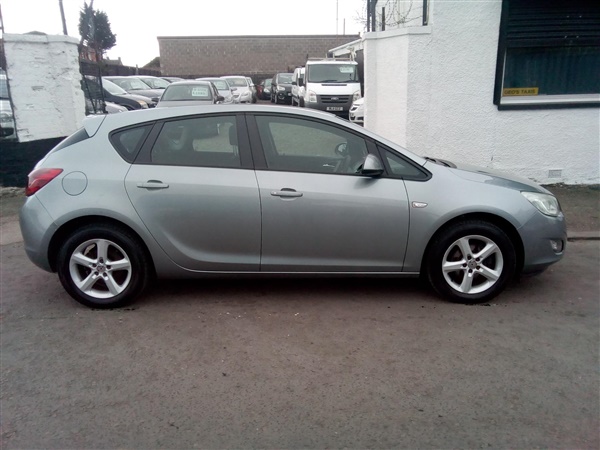 Vauxhall Astra 1.6i 16V SRi 5dr