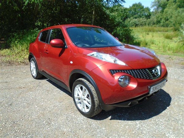 Nissan Juke v Acenta Sport 5dr