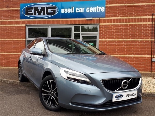 Volvo V40 D] Momentum 5dr