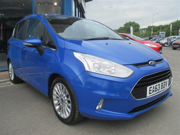 Ford B-MAX TITANIUM WITH REAR CAMERA AND VERY LOW MILEAGE