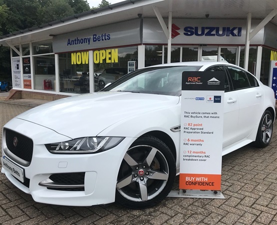 Jaguar XE R-SPORT Auto