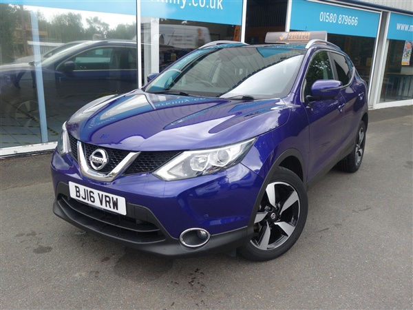 Nissan Qashqai 1.5 dCi N-Connecta 5dr PAN ROOF SAT NAV ONLY