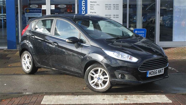 Ford Fiesta 1.0 EcoBoost Zetec Navigation 5dr