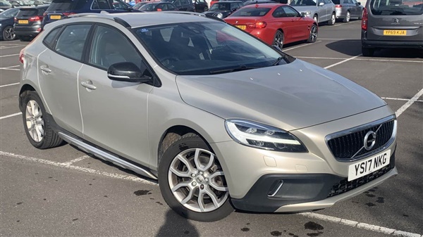 Volvo V40 D] Cross Country Pro 5dr