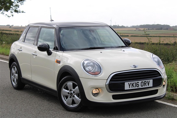 Mini Hatch 1.5 Cooper D 5dr Auto