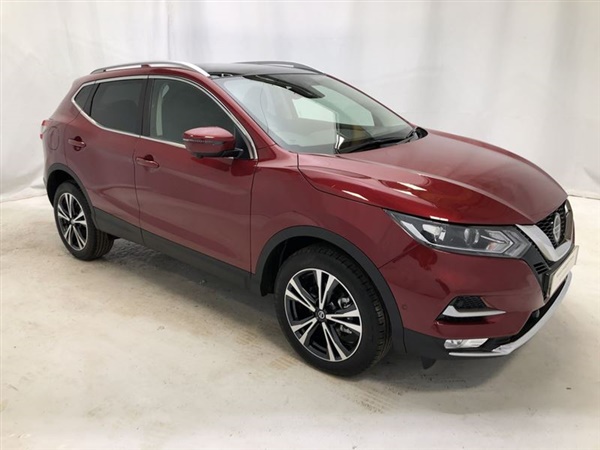 Nissan Qashqai 1.7 dCi N-Connecta 5dr [Glass Roof Pack]