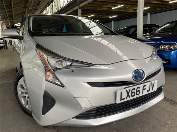 Toyota Prius 1.8 VVT-h Active CVT (s/s) 5dr Auto