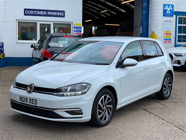 Volkswagen Golf 1.6 TDI Match ONLY  MILES, MAY  VW