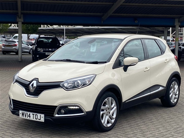 Renault Captur 0.9 TCe Dynamique MediaNav SUV 5dr Petrol