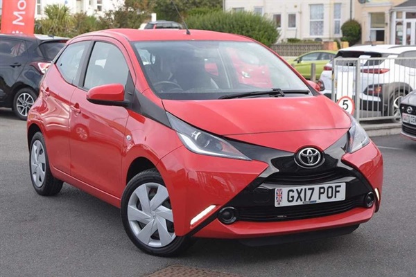 Toyota Aygo 1.0 VVT-i x-play 5-Dr Manual