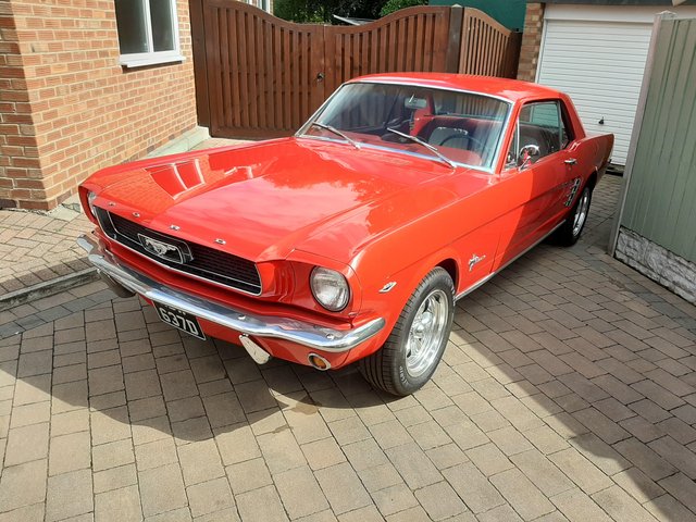  FORD MUSTANG V8 COUPE AUTO