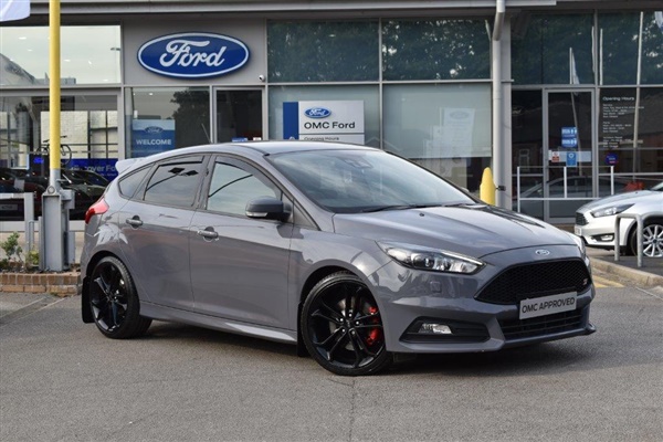 Ford Focus 2.0 tdci 185 navigation powershift st-3 Semi Auto