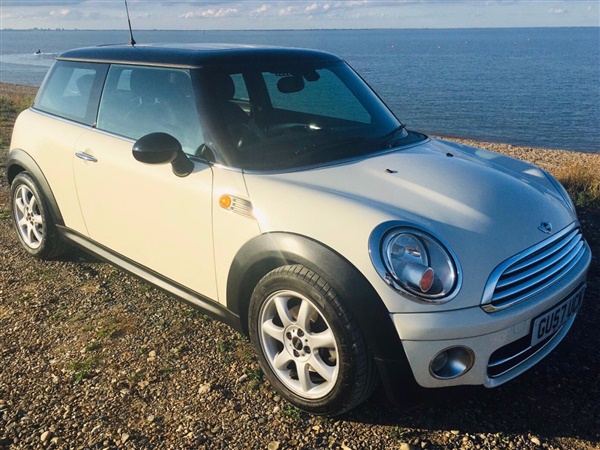 Mini Hatch Mini 1.6 Cooper D 3dr With Panoramic Sunroof and
