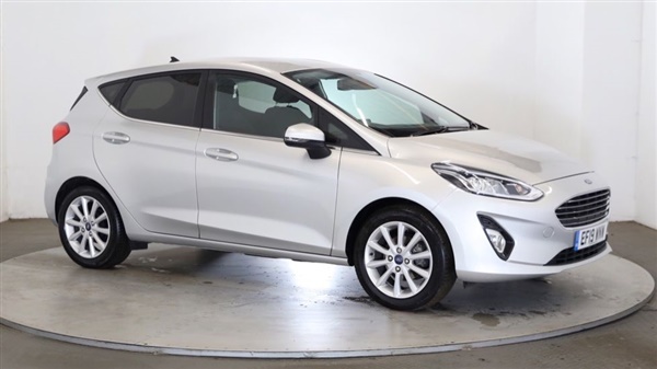 Ford Fiesta TITANIUM 5-Door