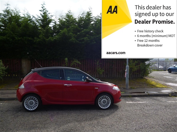 Chrysler Ypsilon 1.2 Black and Red 5dr